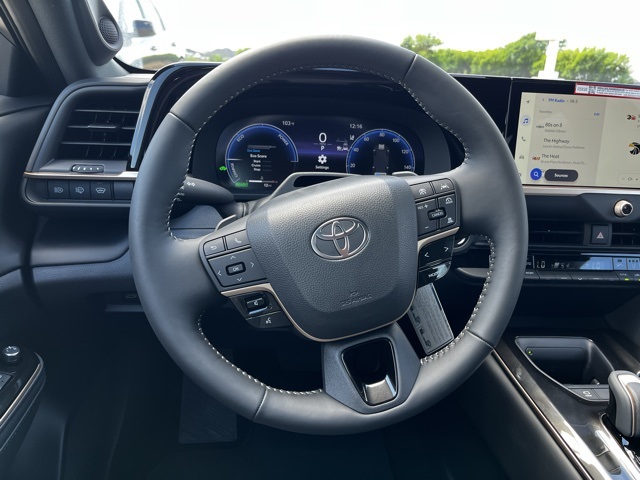 2025 Toyota Crown Signia Limited photo 8