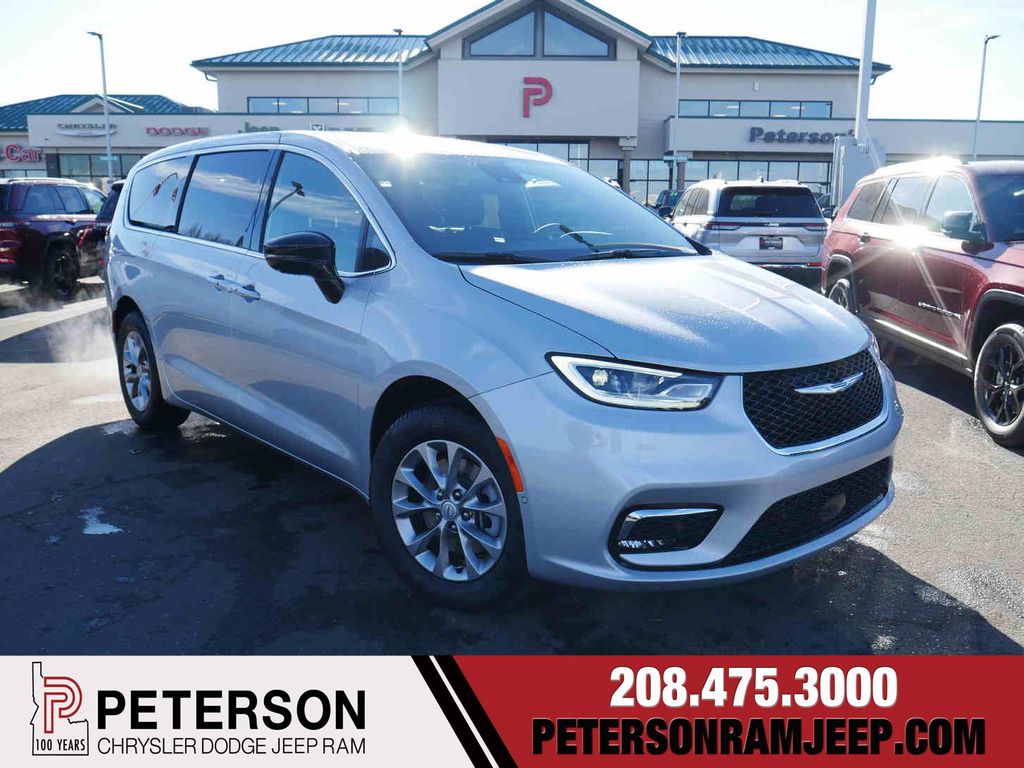 2026 Chrysler Pacifica Select's photo