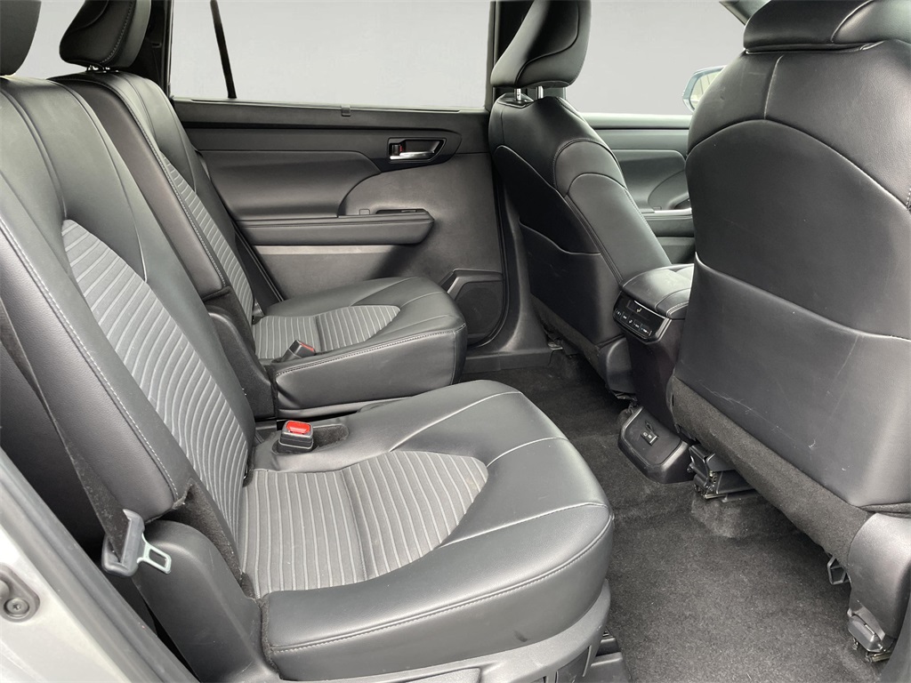 2024 Toyota Highlander XSE photo 12