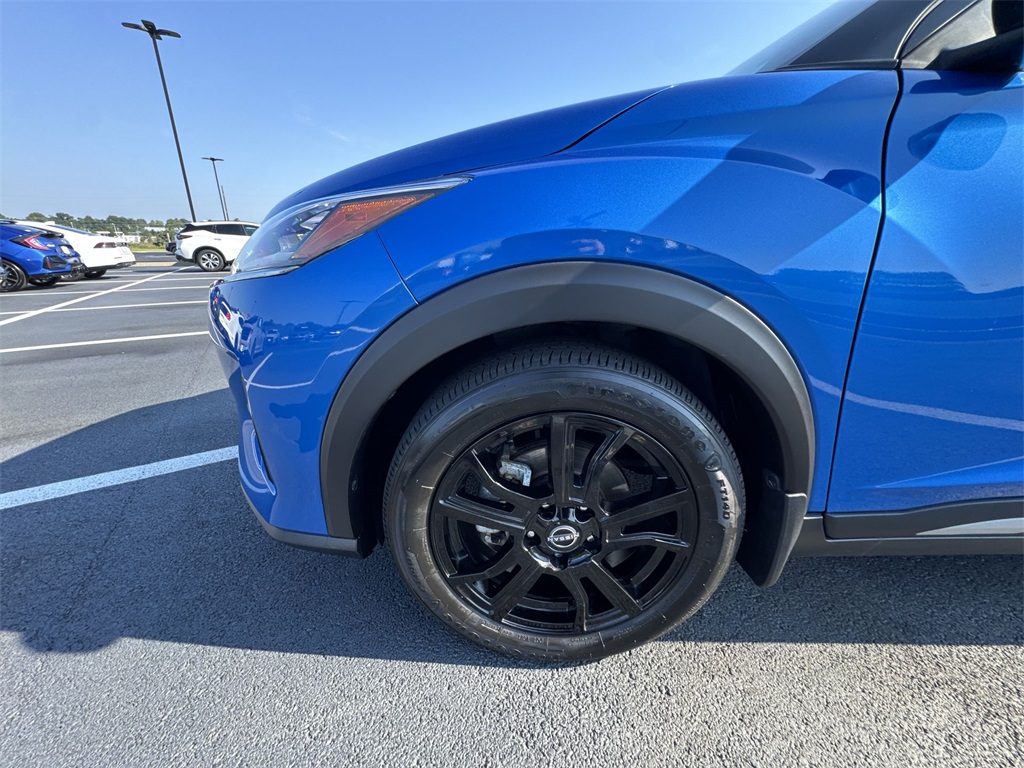 2024 Nissan Kicks SR photo 10