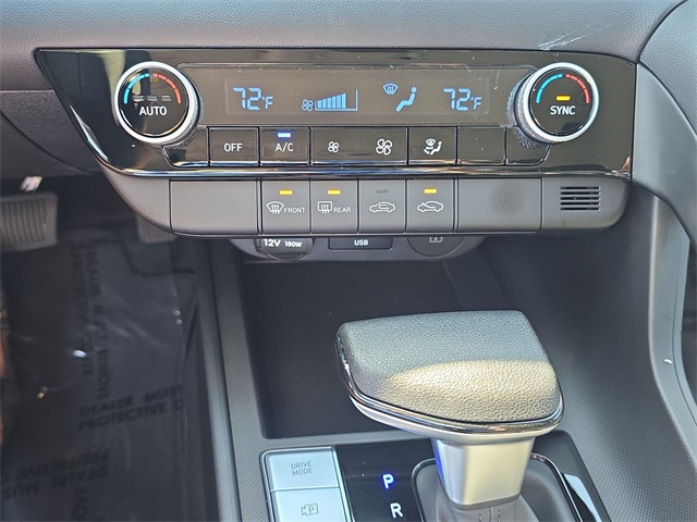 2024 Hyundai Elantra SEL photo 17