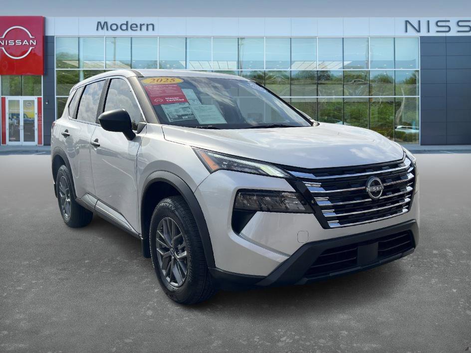 2025 Nissan Rogue S photo 2