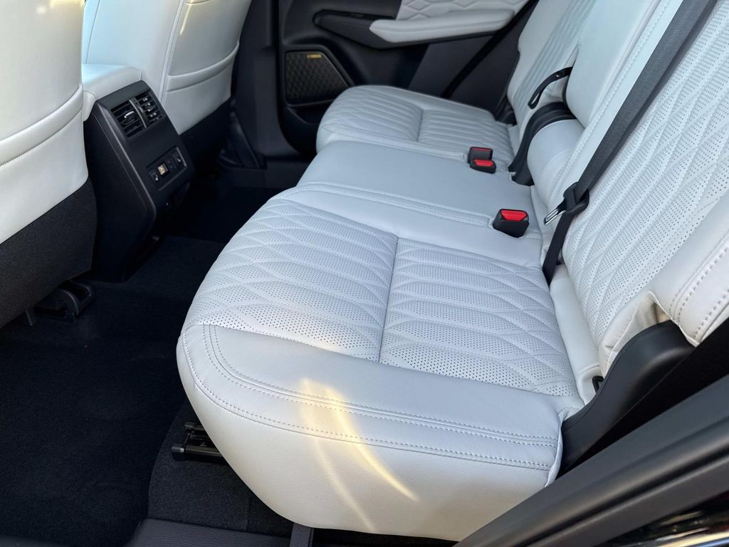 2025 Mitsubishi Outlander SEL GT photo 12