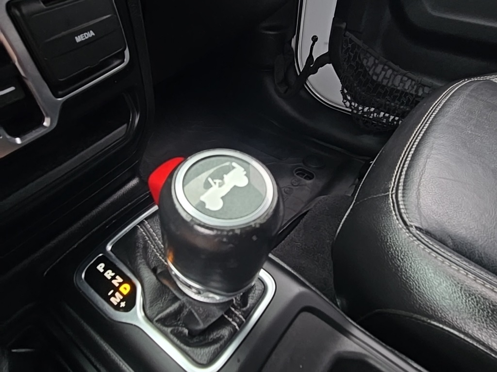 2023 Jeep Wrangler Sahara 4xe photo 21