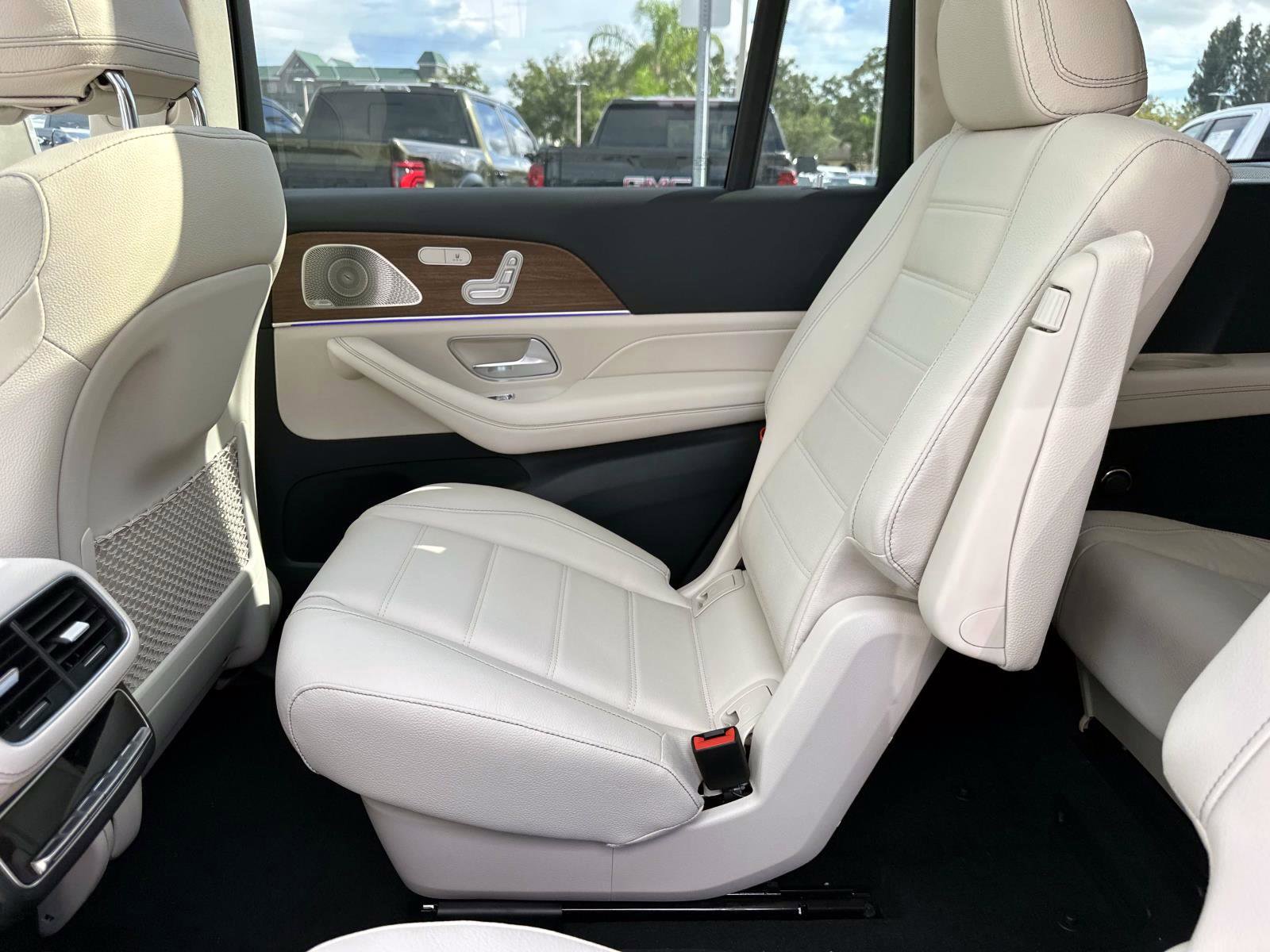 2026 Mercedes Benz GLS 450 4MATIC photo 14