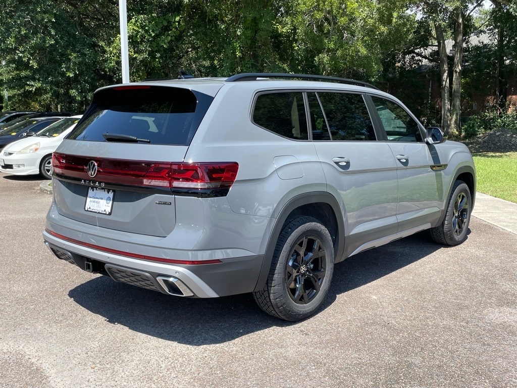 2026 Volkswagen Atlas Peak Edition SE photo 3