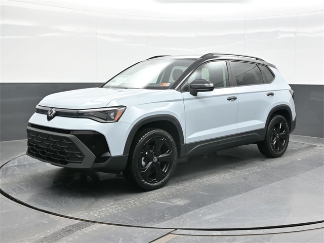 2026 Volkswagen Taos SE Black's photo