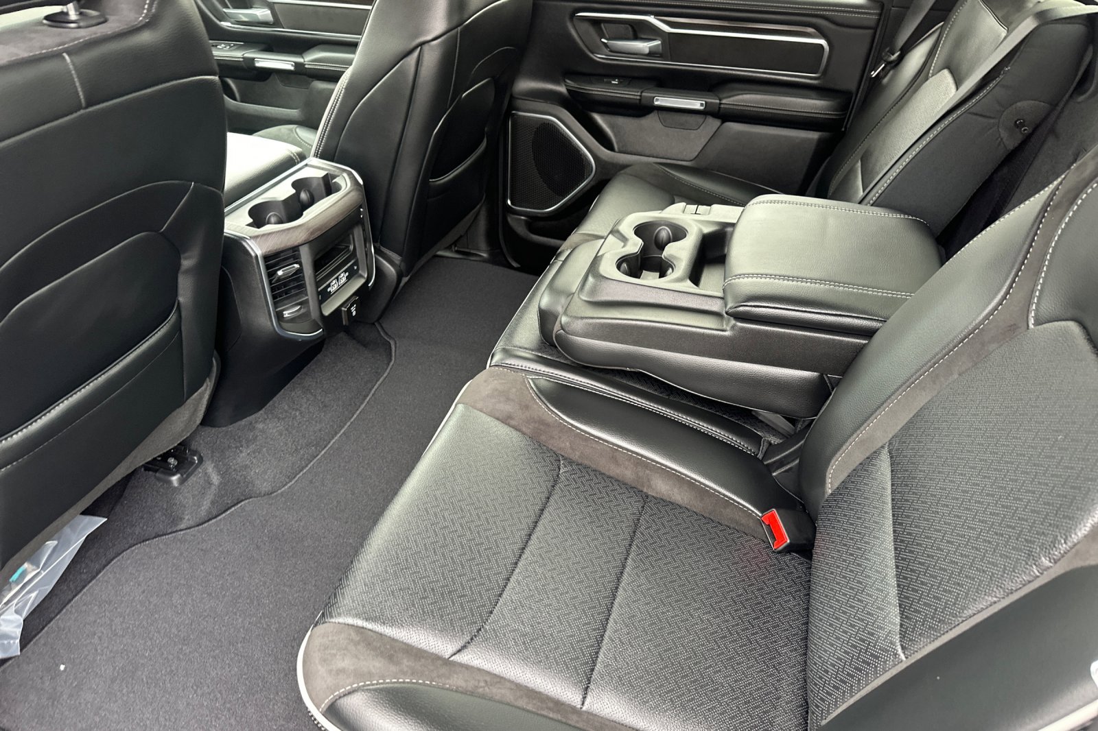 2025 Ram 1500 Laramie photo 9