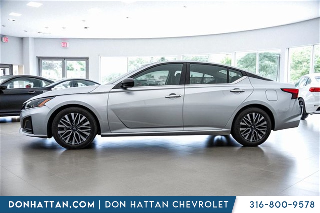 2024 Nissan Altima 2.5 SV photo 2