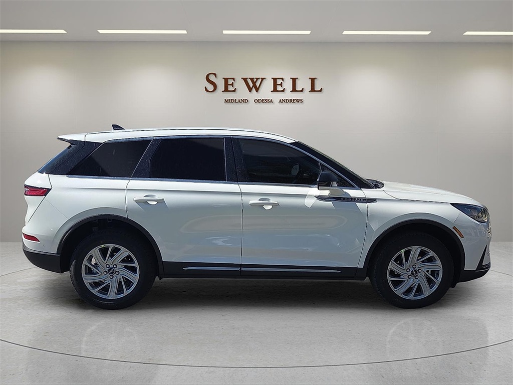 2025 Lincoln Corsair Premiere photo 4