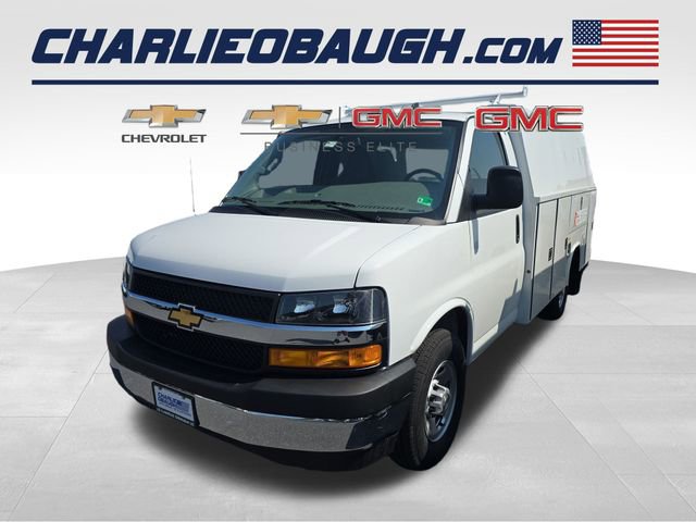 2025 Chevrolet Express Cutaway Base's photo
