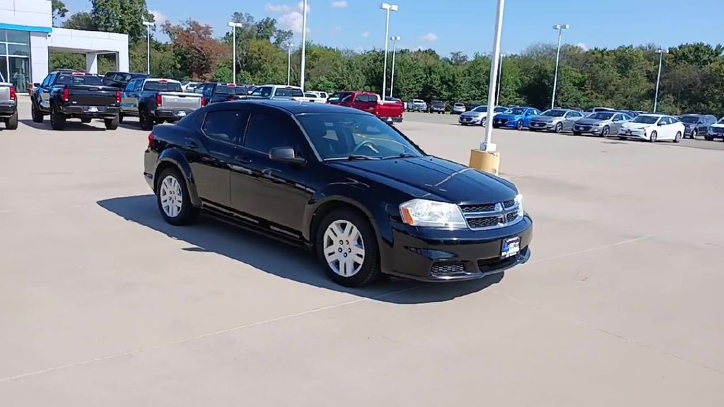 2013 Dodge Avenger SE photo 2