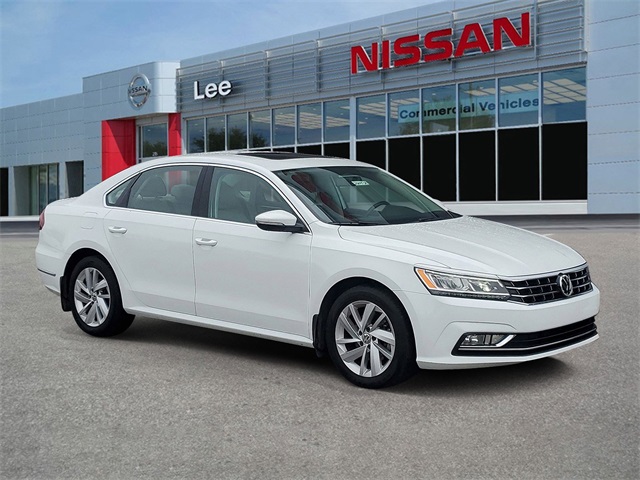 2018 Volkswagen Passat SE's photo