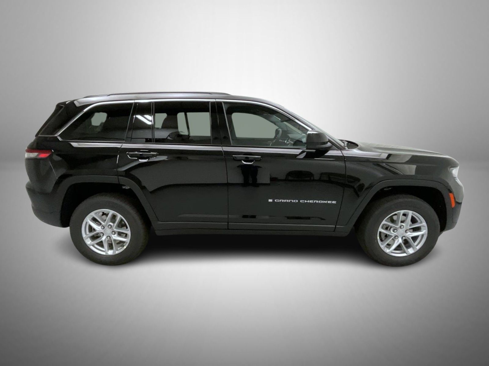 2025 Jeep Grand Cherokee Laredo X photo 4