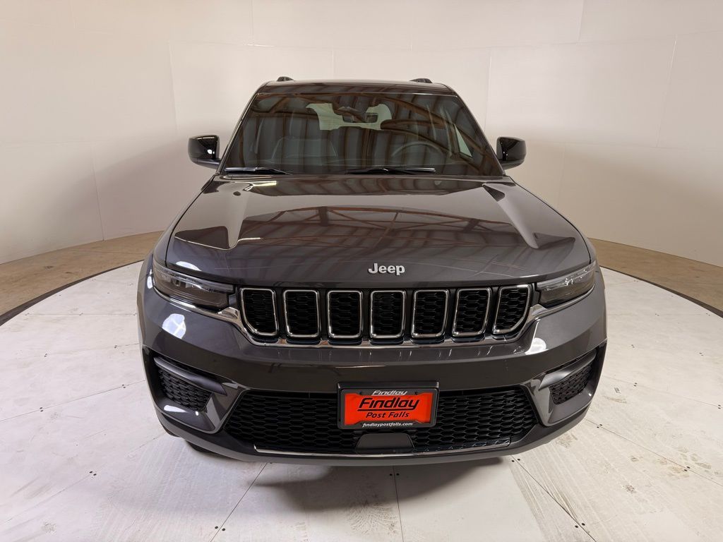 2025 Jeep Grand Cherokee Laredo X photo 2