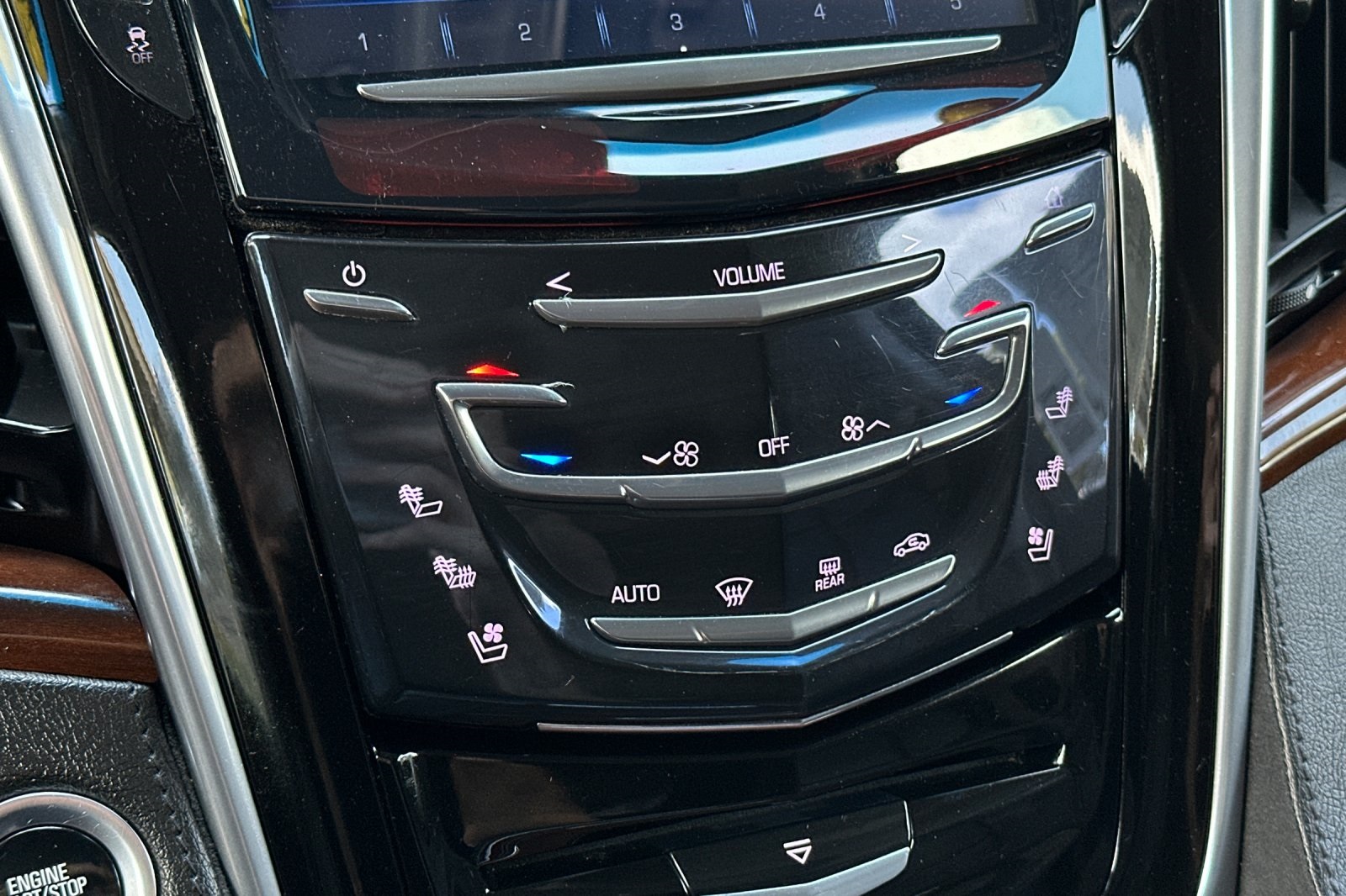 2019 Cadillac Escalade Premium Luxury photo 22