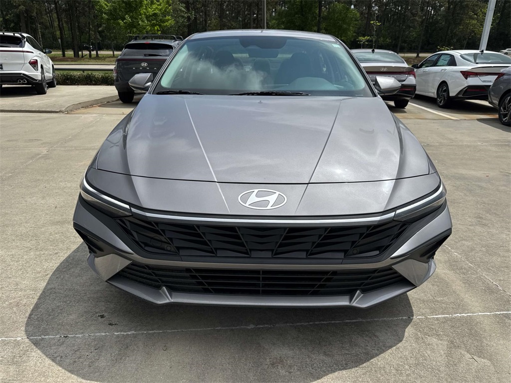 2025 Hyundai Elantra Hybrid photo 2