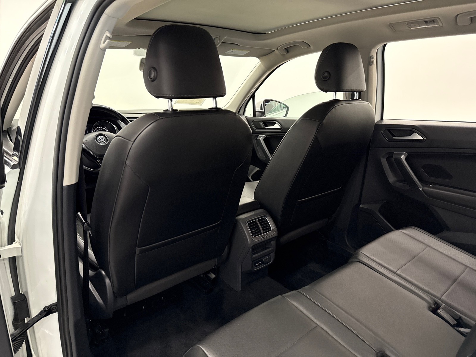 2018 Volkswagen Tiguan SE photo 32