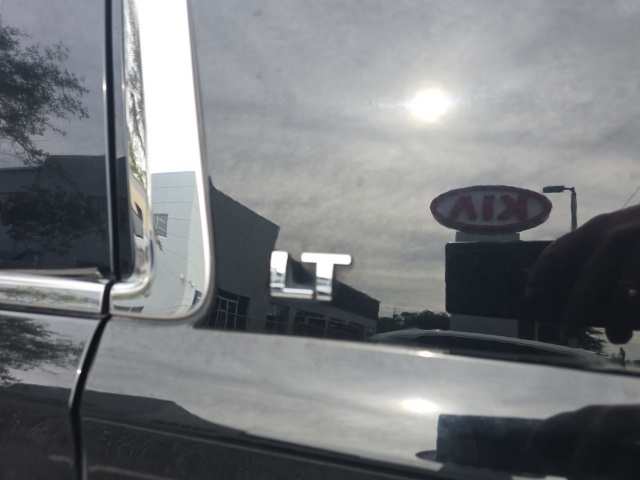 2016 Chevrolet Suburban LT photo 4