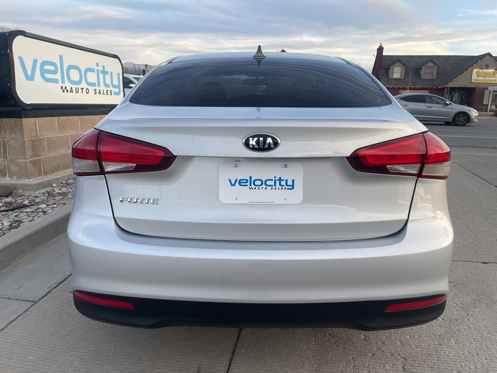 2017 Kia Forte LX Base photo 4