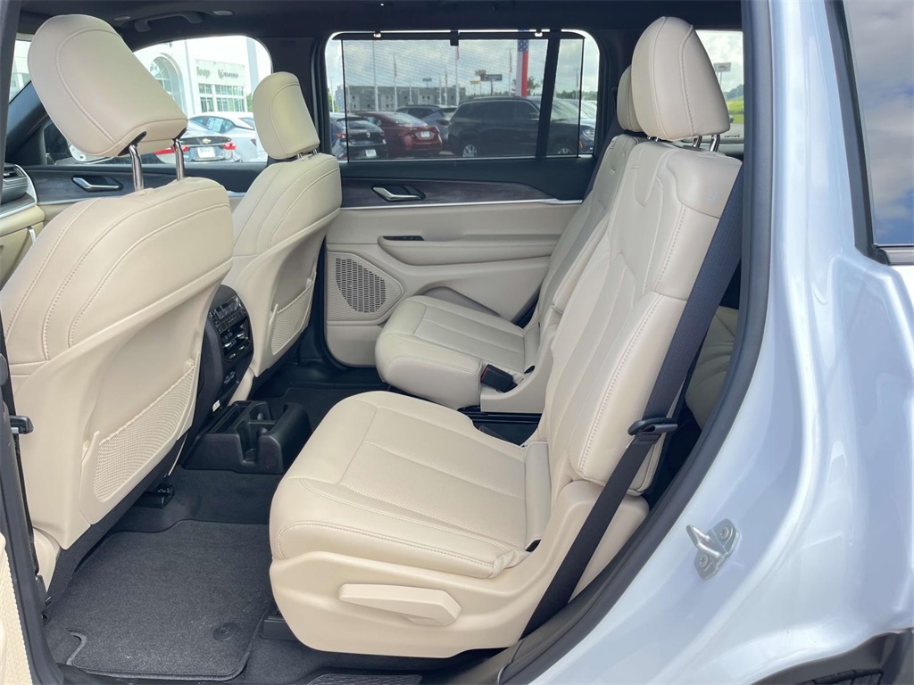 2025 Jeep Grand Cherokee Limited photo 26