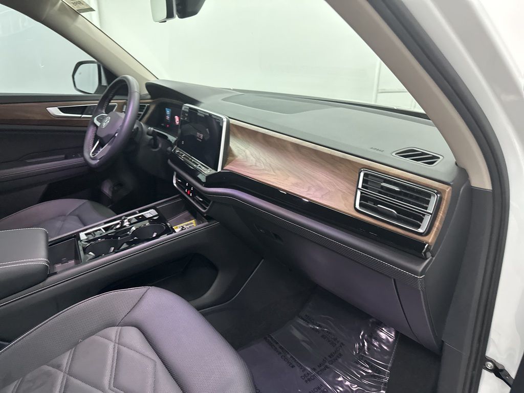2024 Volkswagen Atlas SE Technology photo 24