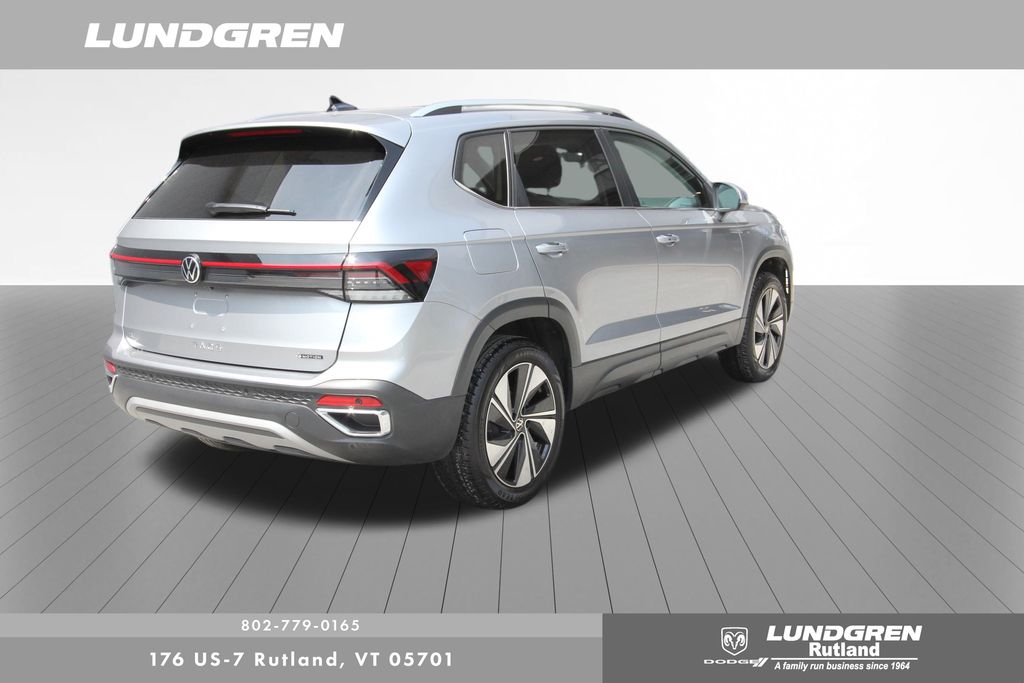 2025 Volkswagen Taos SE photo 2