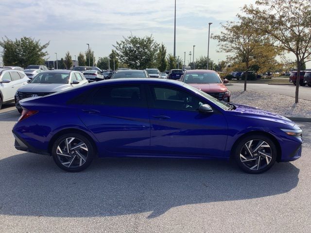2025 Hyundai Elantra SEL Sport photo 4