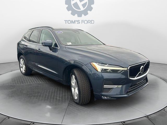 2022 Volvo XC60 B5 Momentum photo 4