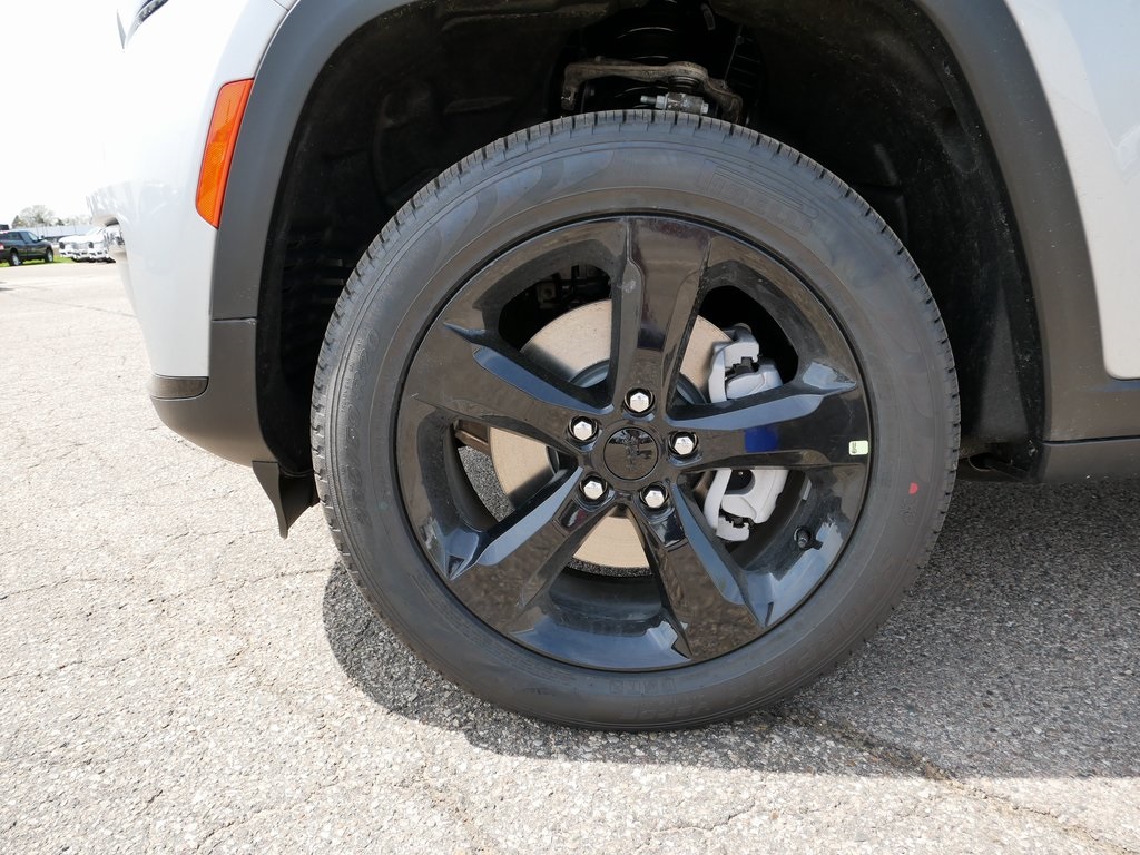 2025 Jeep Grand Cherokee Limited photo 4