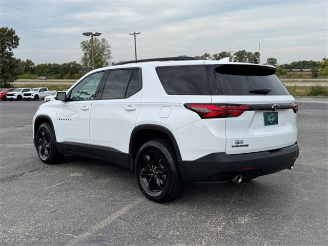 2023 Chevrolet Traverse LS photo 2