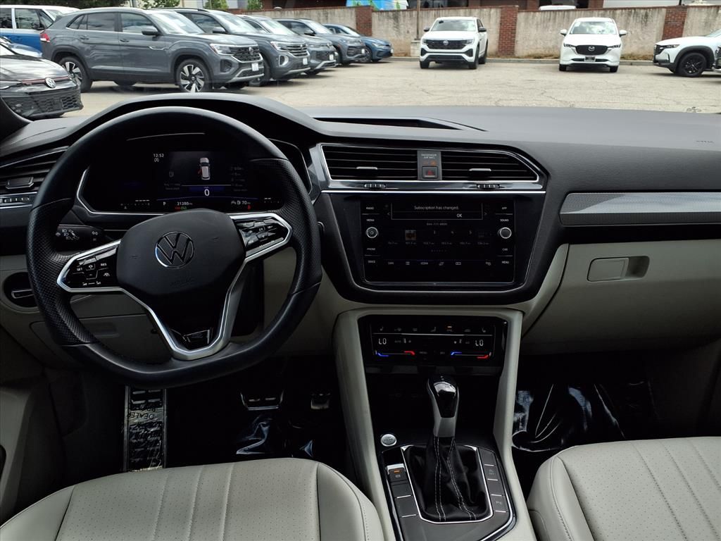2022 Volkswagen Tiguan SE R-Line Black photo 18