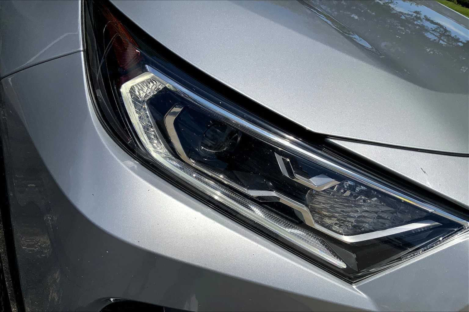 2021 Toyota RAV4 Hybrid XSE photo 21