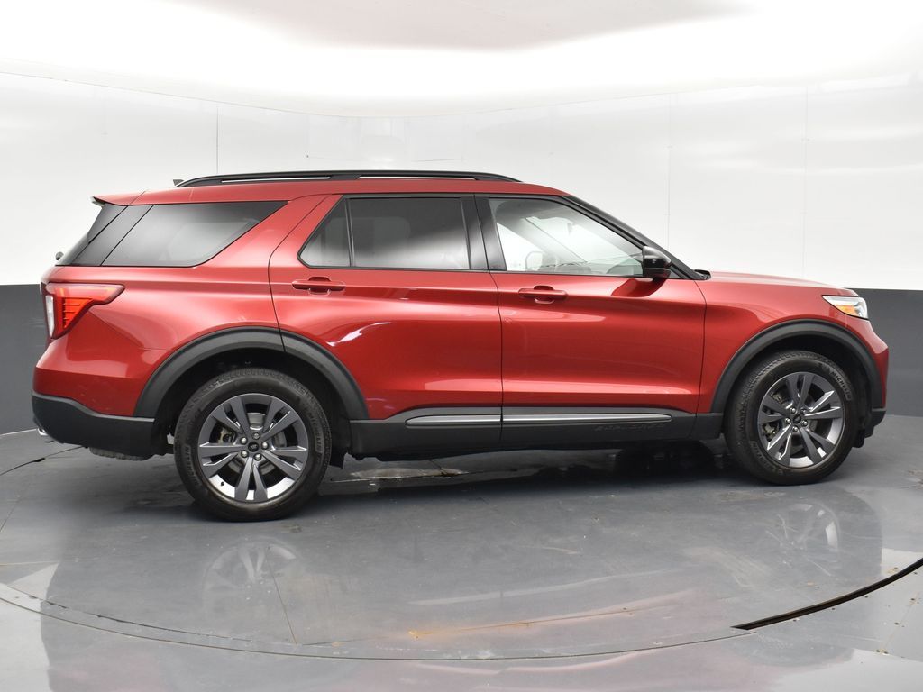 2022 Ford Explorer XLT photo 2
