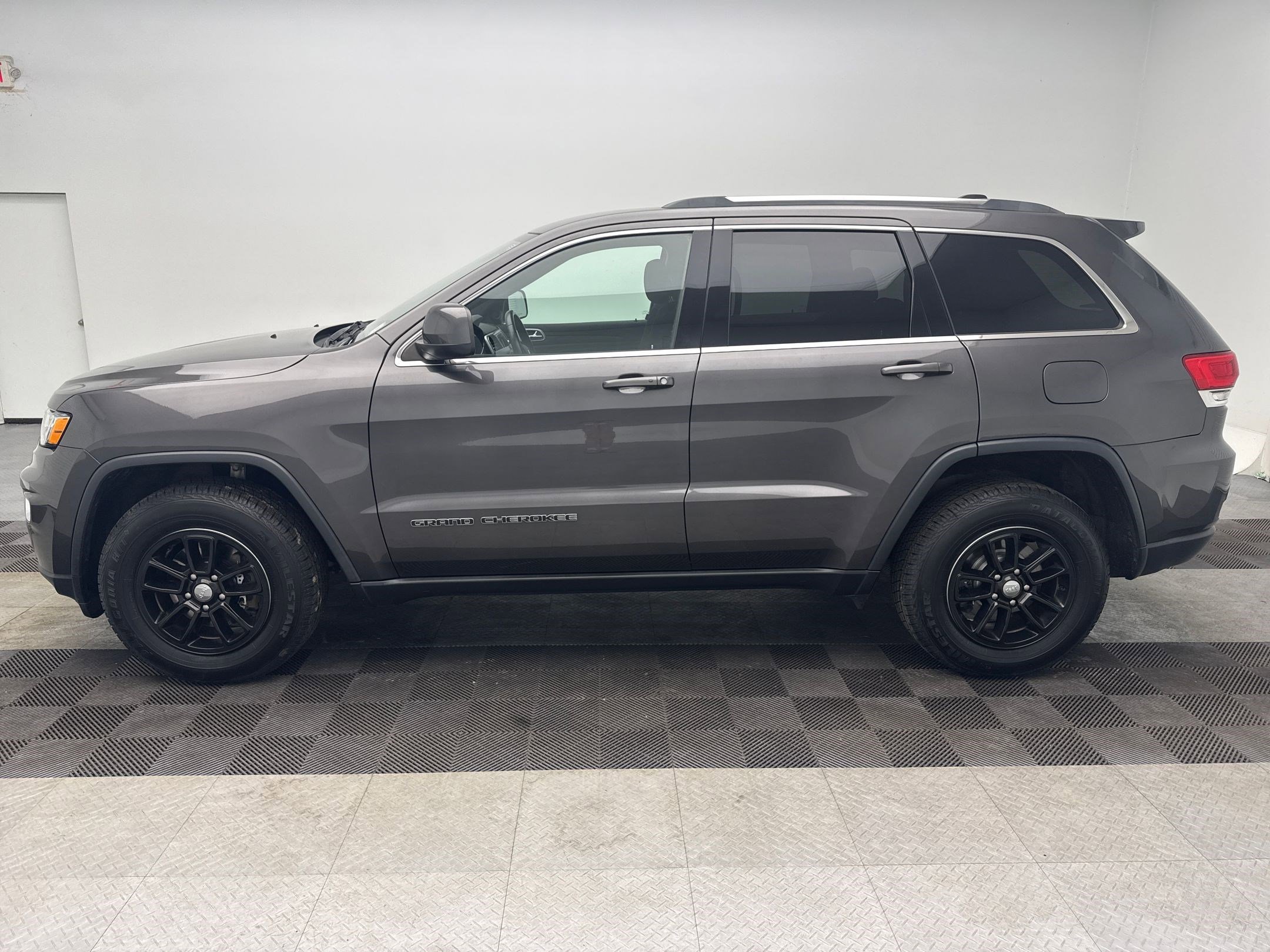 Used 2019 Jeep Grand Cherokee Laredo E with VIN 1C4RJFAG7KC727799 for sale in Chittenango, NY