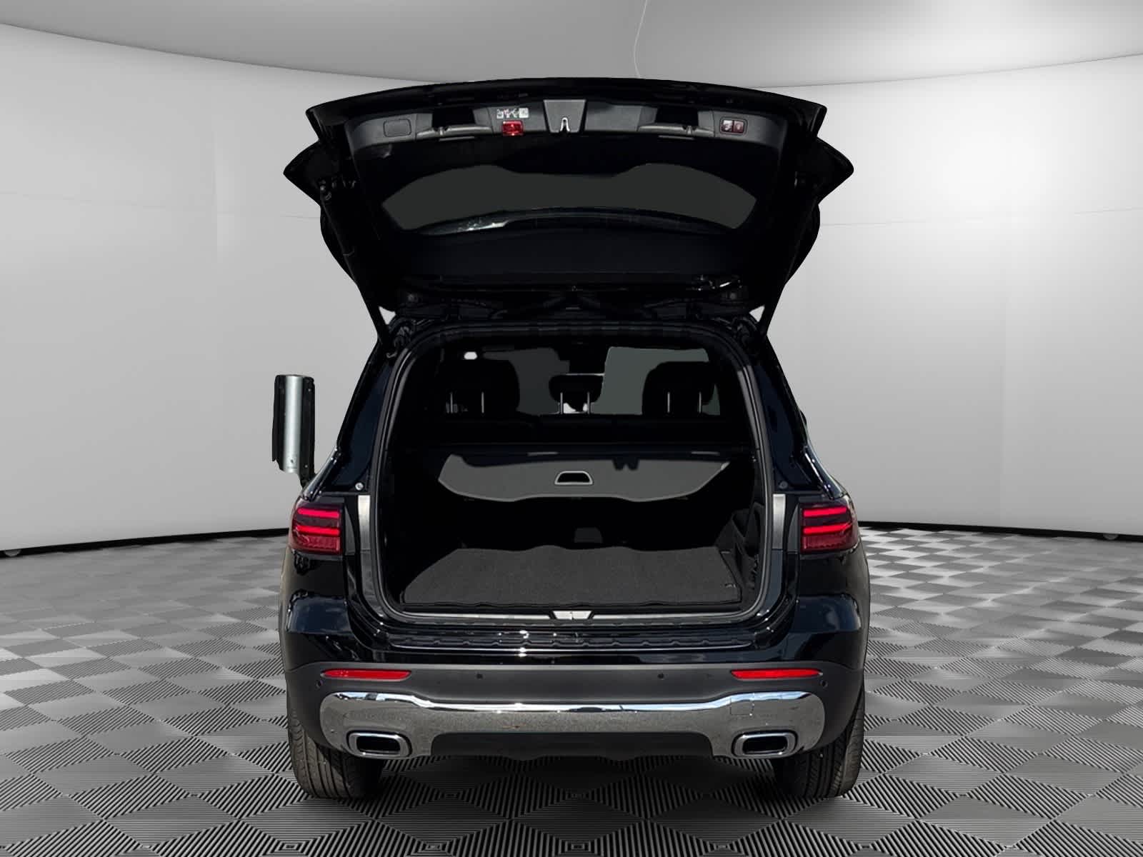 2025 Mercedes Benz GLB 250 4MATIC photo 4