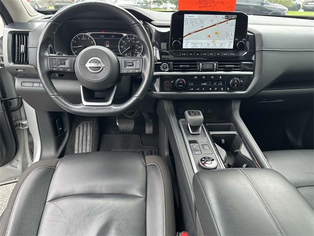 2022 Nissan Pathfinder SL photo 2