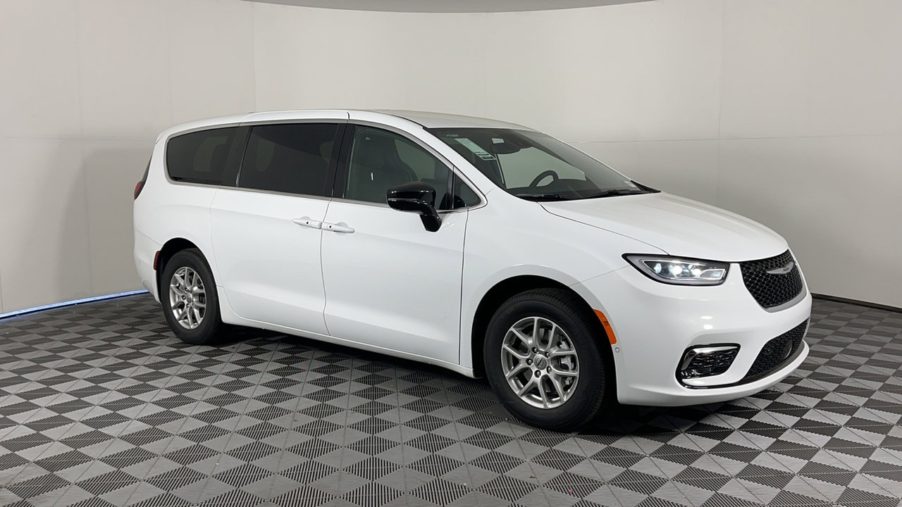 2025 Chrysler Pacifica photo 2