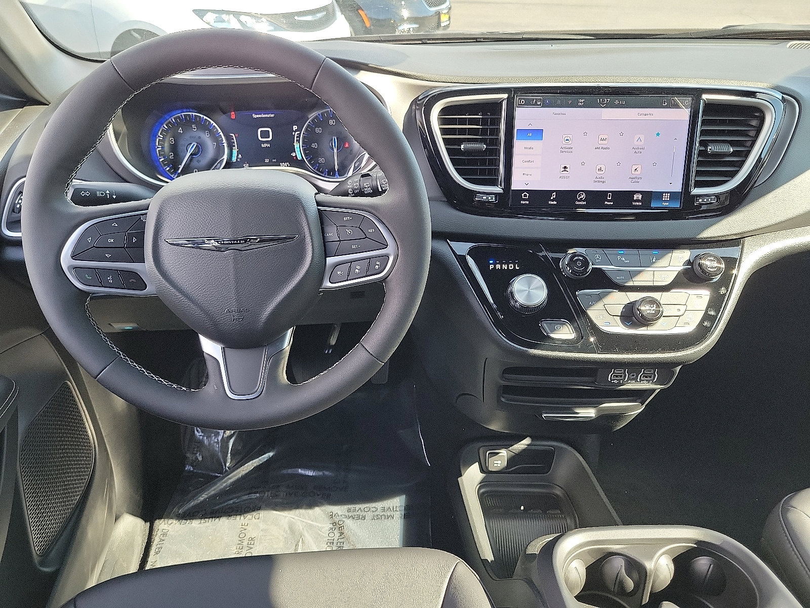 2025 Chrysler Voyager LX photo 4