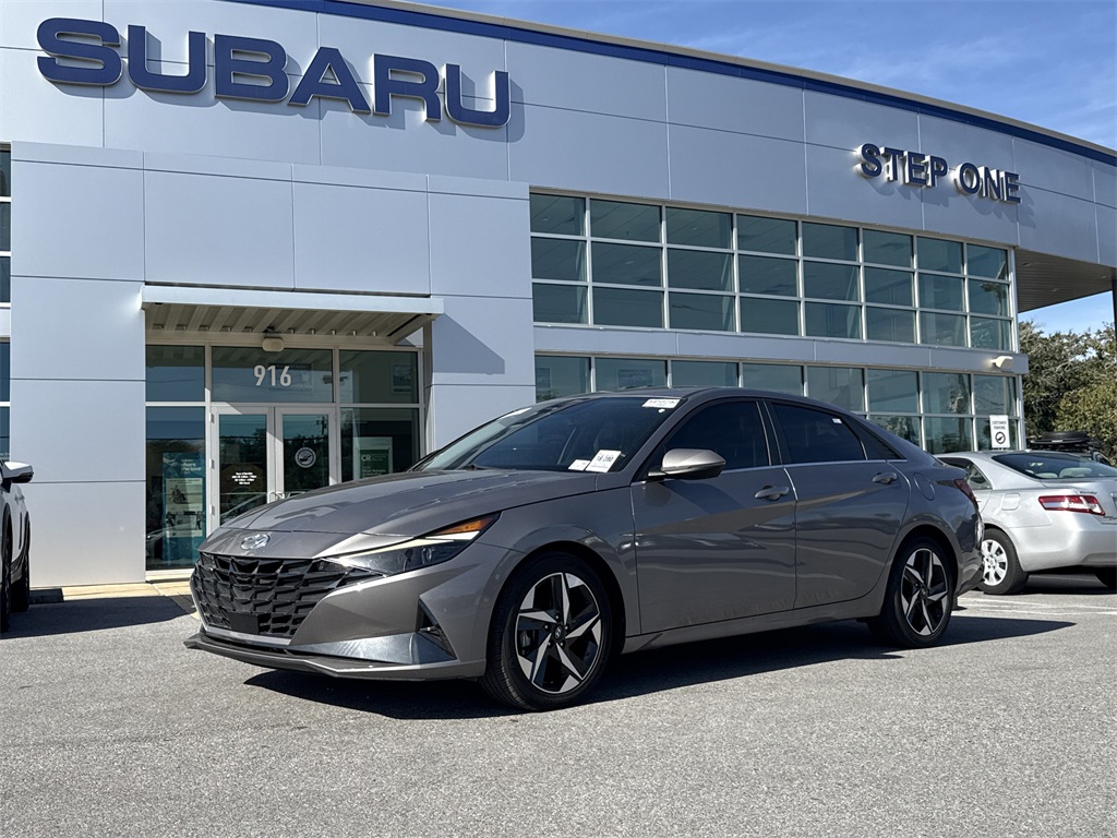 2022 Hyundai Elantra Limited photo 2