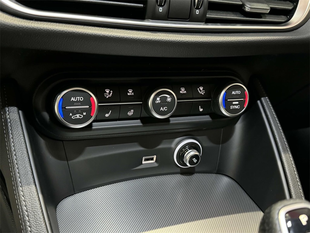 2025 Alfa Romeo Stelvio Sprint photo 10