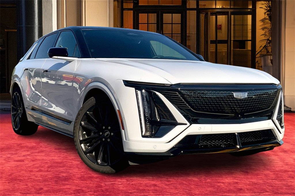 2026 Cadillac Lyriq photo 2