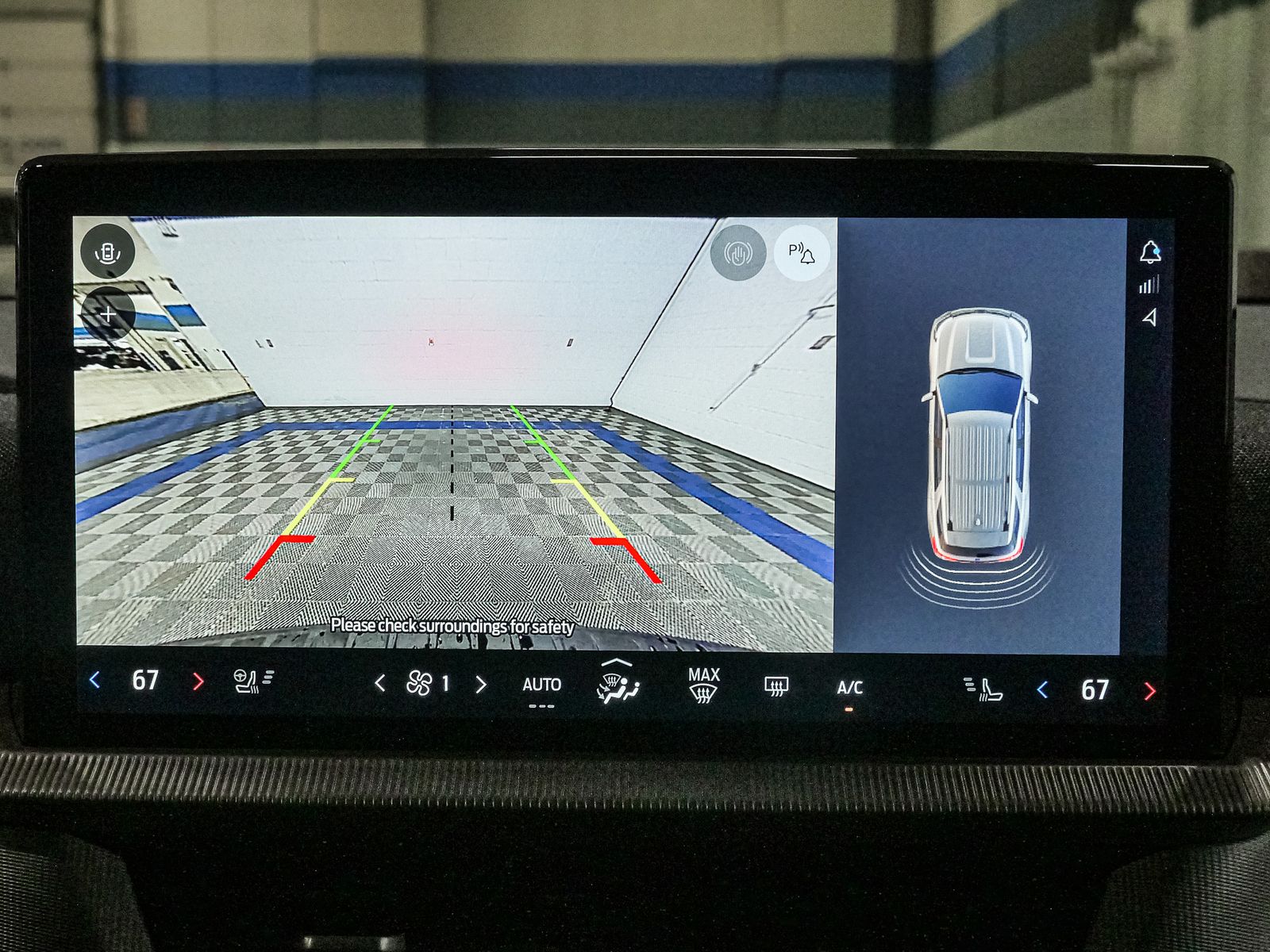 2025 Ford Explorer photo 39