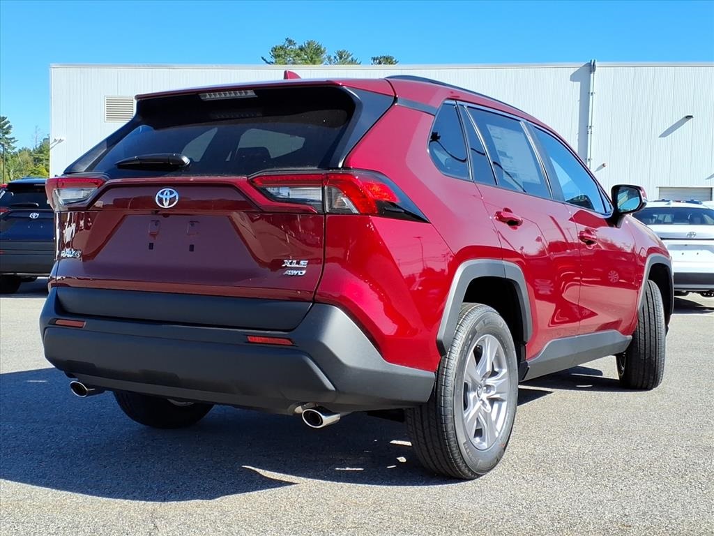 2025 Toyota RAV4 XLE photo 3