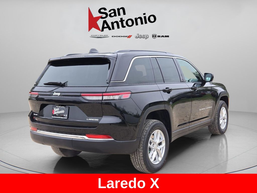 2025 Jeep Grand Cherokee Laredo Altitude photo 3