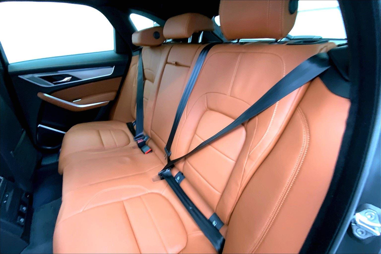 2026 Jaguar F-PACE P400 R-Dynamic S photo 6