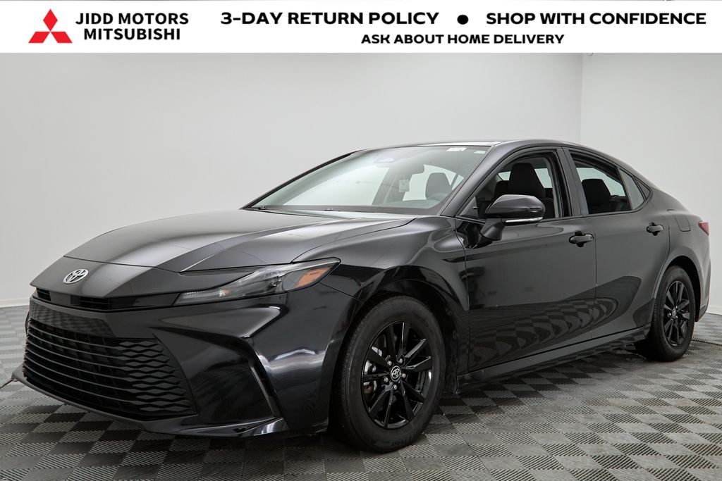 2025 Toyota Camry LE's photo