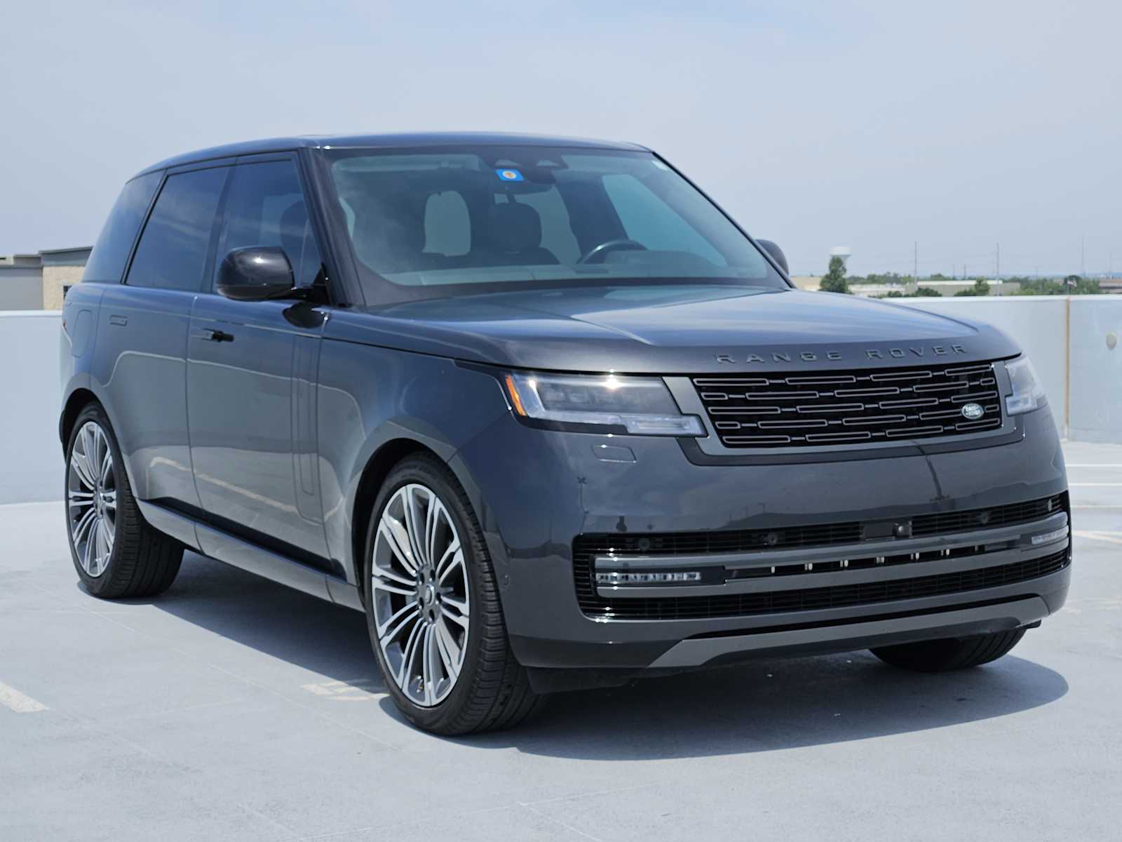 2024 Land Rover Range Rover SE photo 3