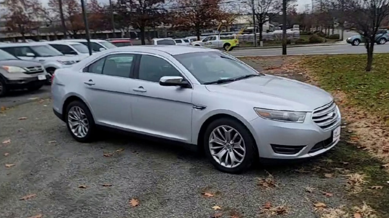 2013 Ford Taurus Limited photo 2