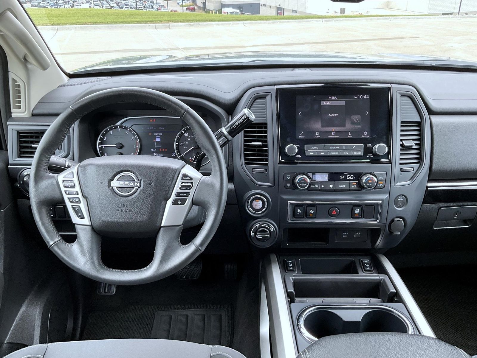 2024 Nissan Titan SV photo 12